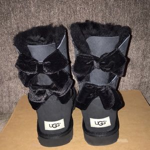 UGG Bailey Bow II w/ velvet ribbon